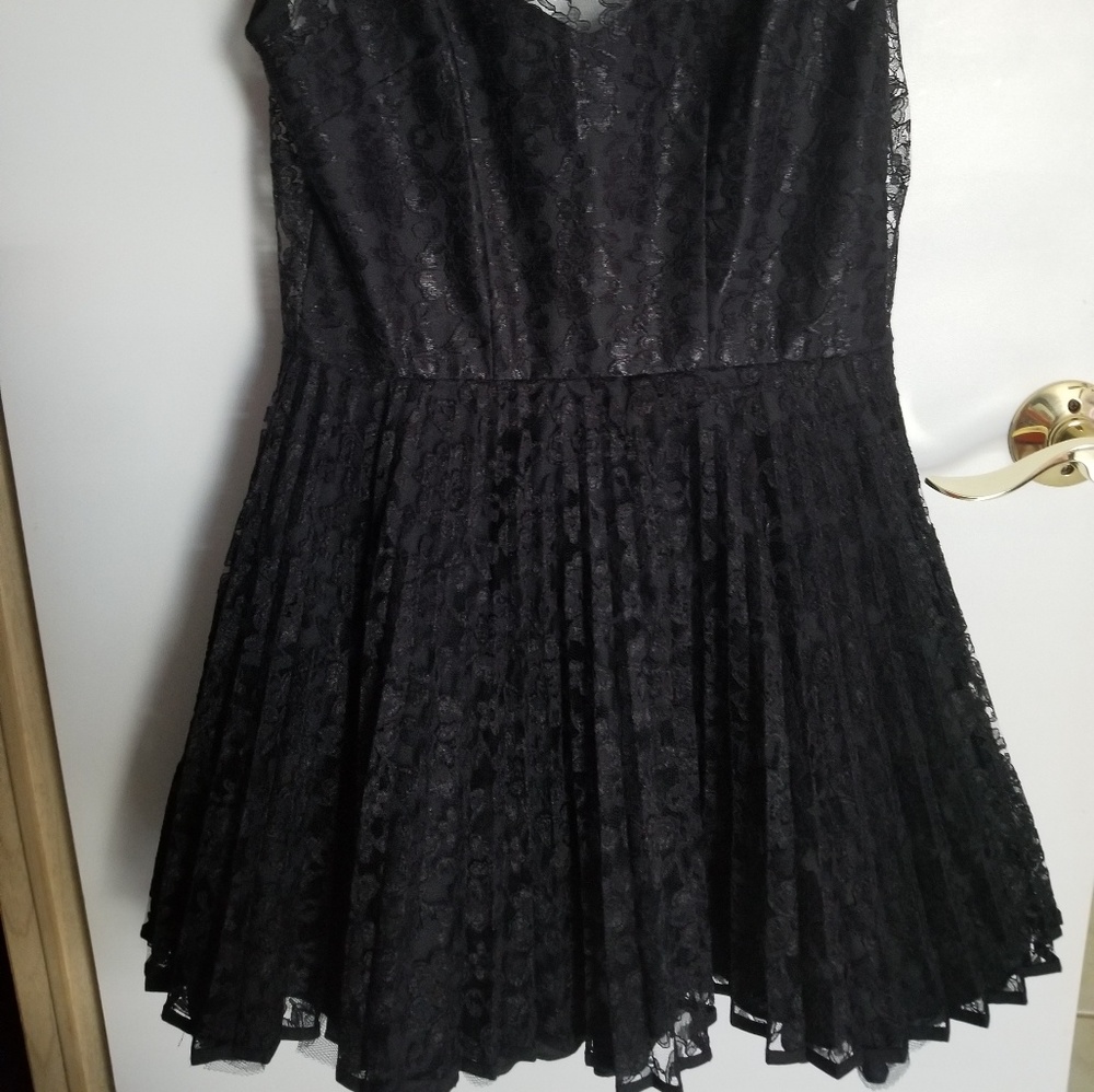 Dress - Picture 3 of 4